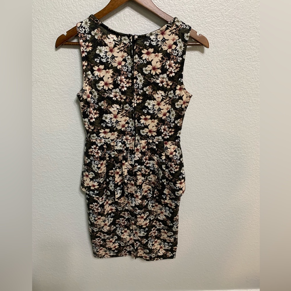 Insync, M, black with flowers - Picture 2 of 4